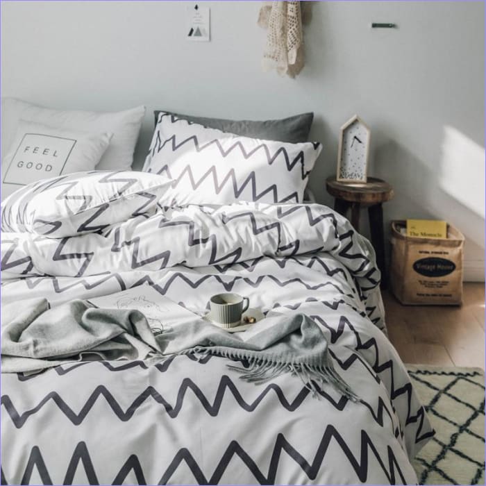 Housse de Couette Scandinave Blanche à Vagues Noires